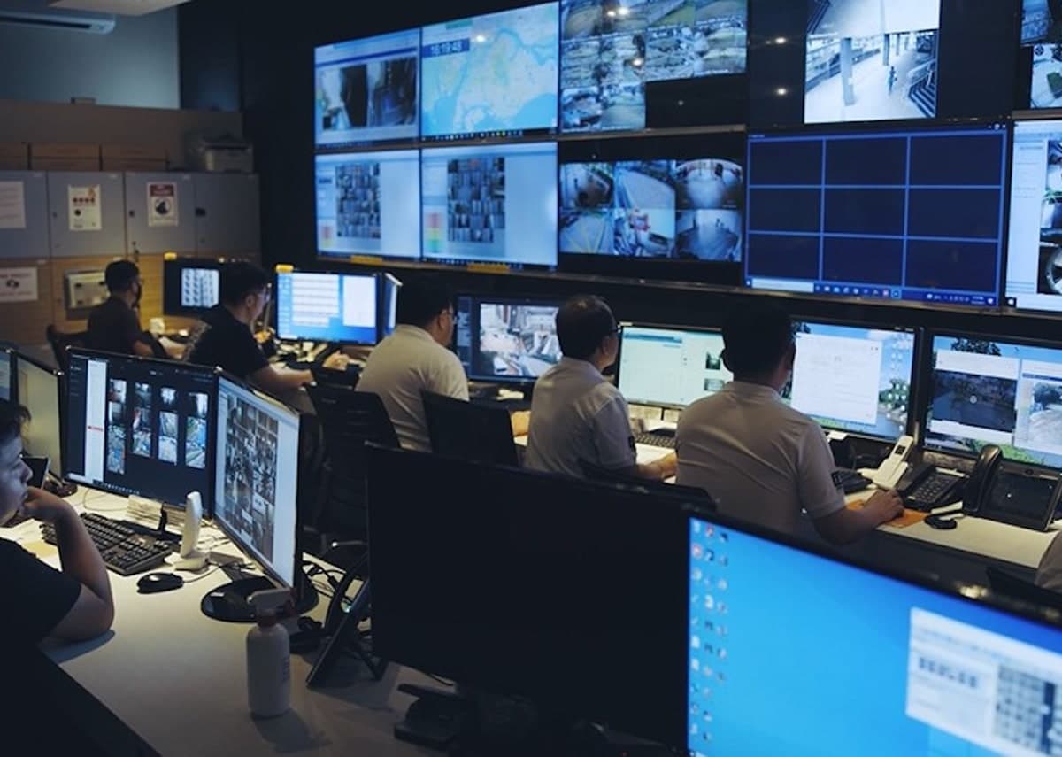 Oneberry command centre with remote monitoring operators.